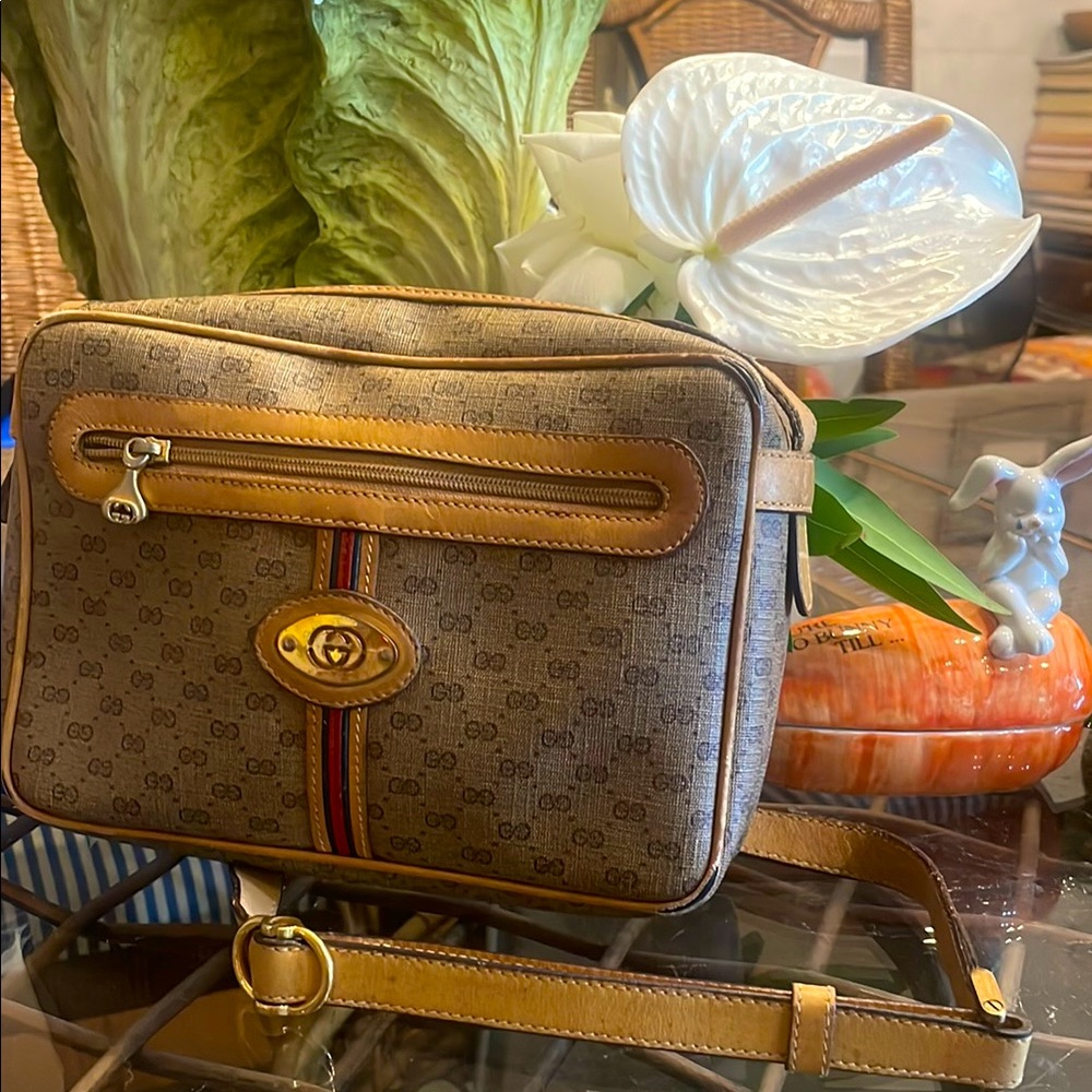 SOLD!!!! GUCCI CROSSBODY SALE 2 DAYS ONLY authentic purchased from@bagriculture.